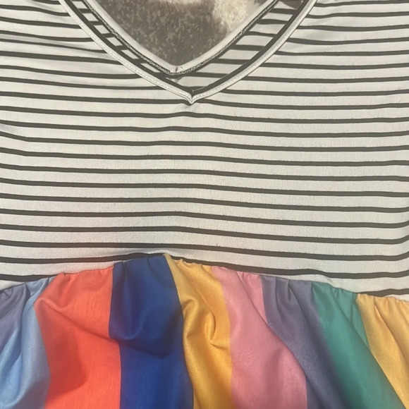 Andree top boutique bought. Like new. - Picture 3 of 3